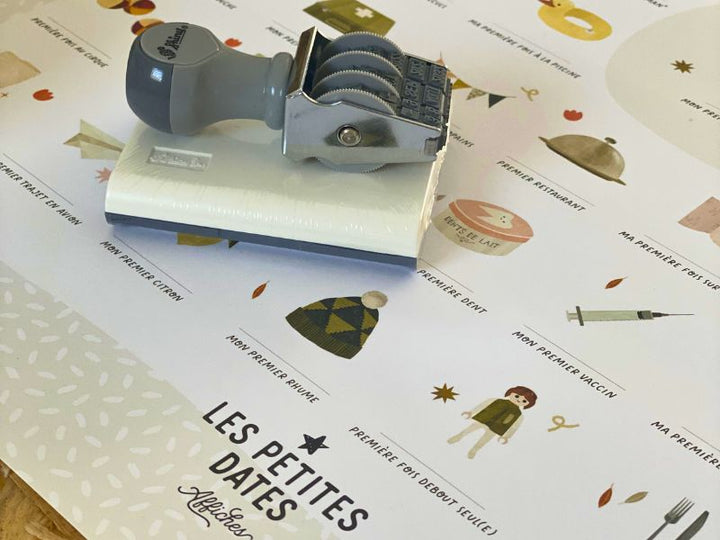 Affiche Cobalt “Mes premières fois à tamponner” – souvenirs à compléter pour bébé