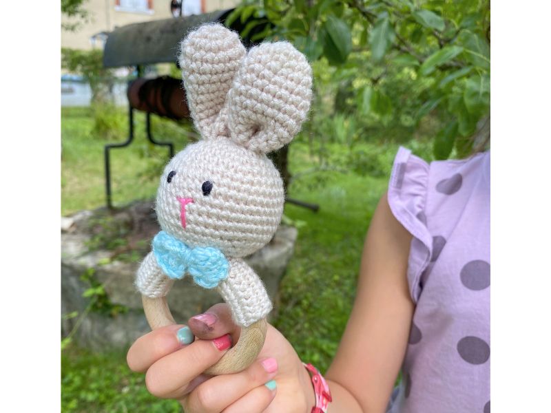 Hochet lapin au crochet - douceur &amp; éveil