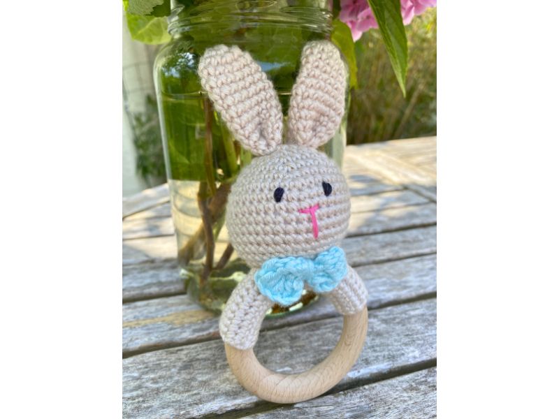 Hochet lapin au crochet - douceur &amp; éveil