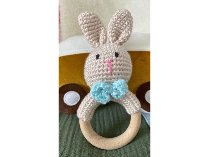 Hochet lapin au crochet - douceur &amp; éveil