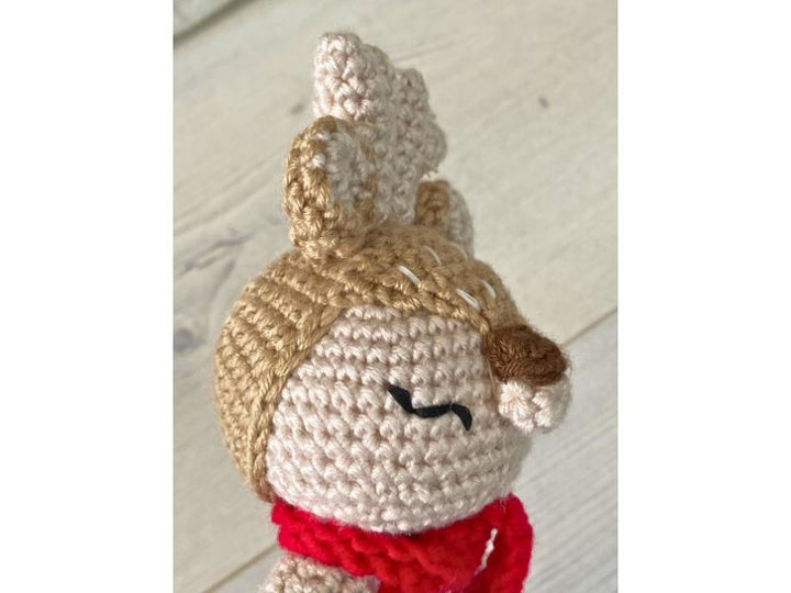 Hochet renne au crochet - tendre compagnon d’éveil