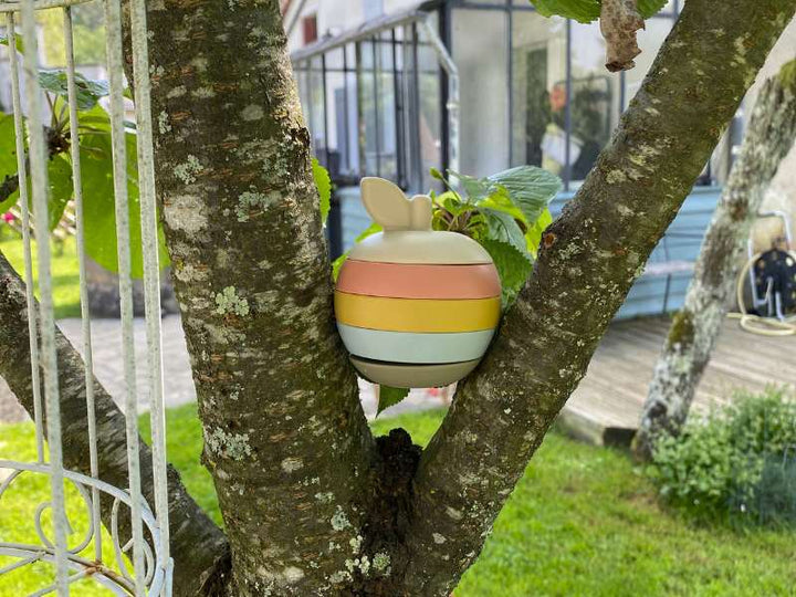 Jouet pomme en silicone – douceur apaisante pour bébé