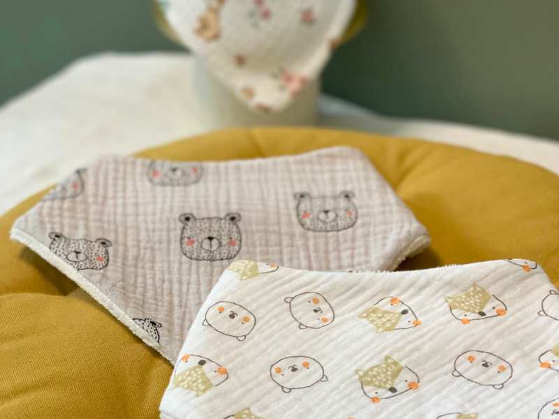 Bavoir bandana en gaze de coton &amp; éponge bambou – motifs - Made in Berry