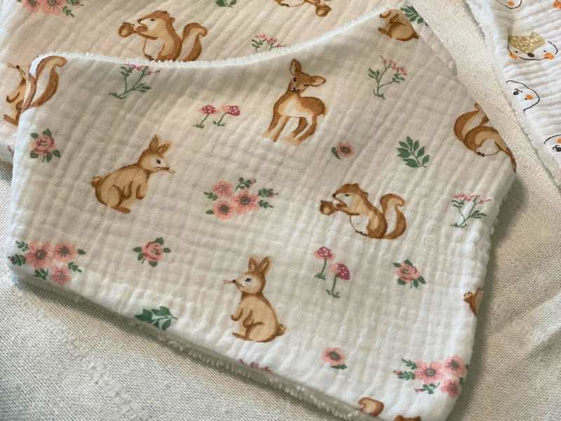 Bavoir bandana en gaze de coton &amp; éponge bambou – motifs - Made in Berry