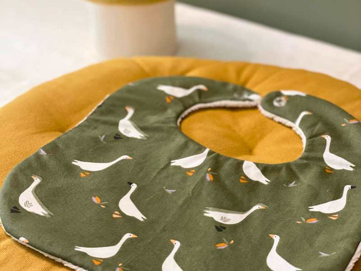 Bavoir en éponge de bambou et coton imprimé – Made in Berry