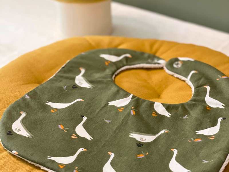 Bavoir en éponge de bambou et coton imprimé – Made in Berry