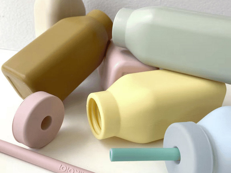 Bouteille d’apprentissage en silicone avec paille  - Caramel