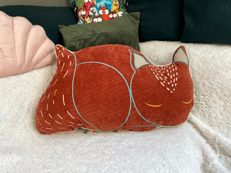 Coussin range pyjama écureuil - Brique