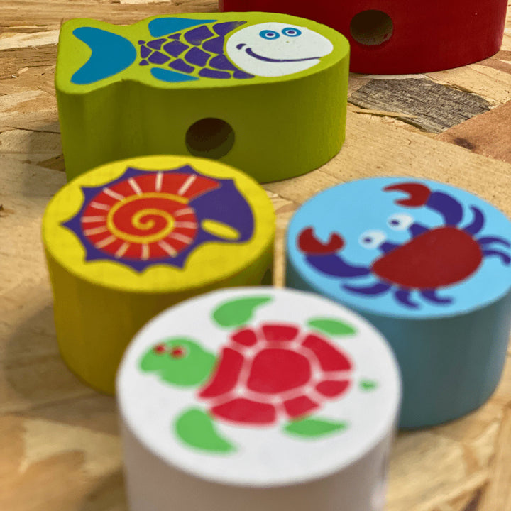 Jeu de poissons en bois à enfiler – jeu d’éveil éducatif