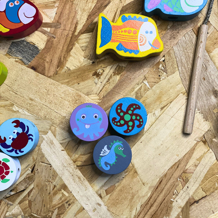 Jeu de poissons en bois à enfiler – jeu d’éveil éducatif