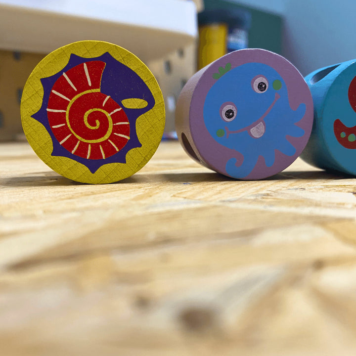 Jeu de poissons en bois à enfiler – jeu d’éveil éducatif