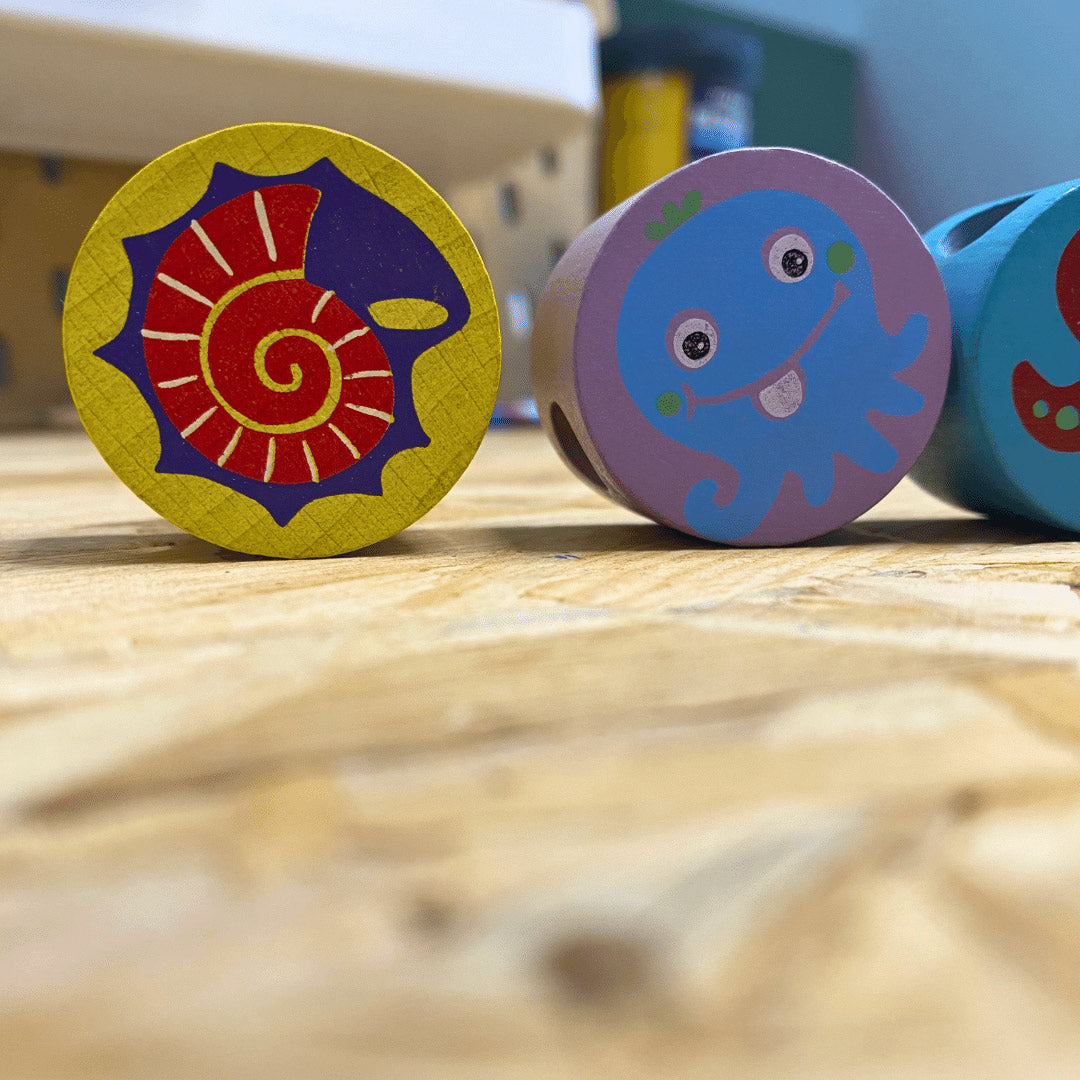 Jeu de poissons en bois à enfiler – jeu d’éveil éducatif