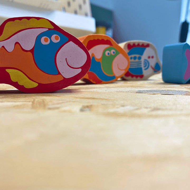 Jeu de poissons en bois à enfiler – jeu d’éveil éducatif