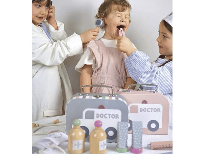 Mallette de docteur avec accéssoires en bois