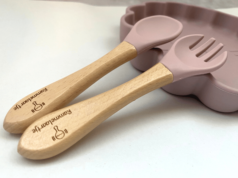 Ensemble assiette chat et couverts en silicone - Rose